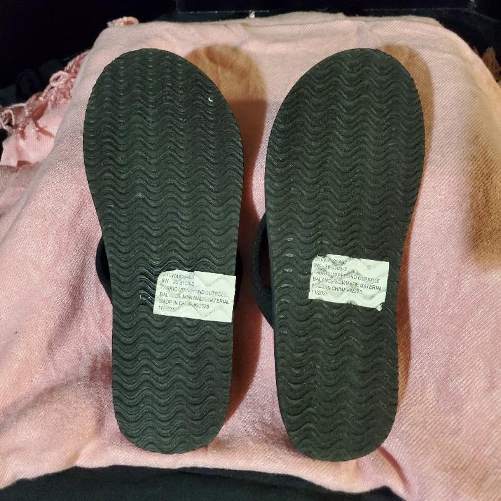 Flip Flops - Picture 3 of 3